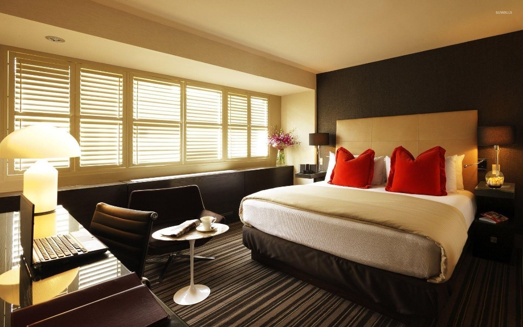 Corporate hotel room at Ealing Guest House with workspace, South Ealing London